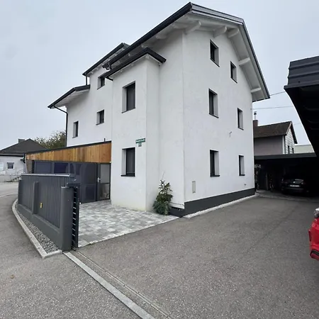 Moderne In Bahnhofsnähe Apartment